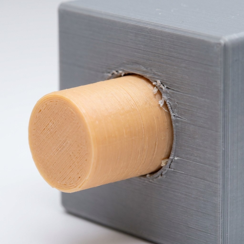 Pino impresso em 3D que não entra no furo por falta de tolerância na impressão 3D